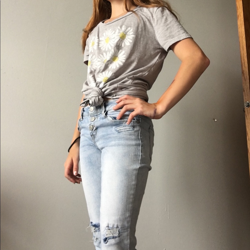 Grey sunflower shirt 🌻